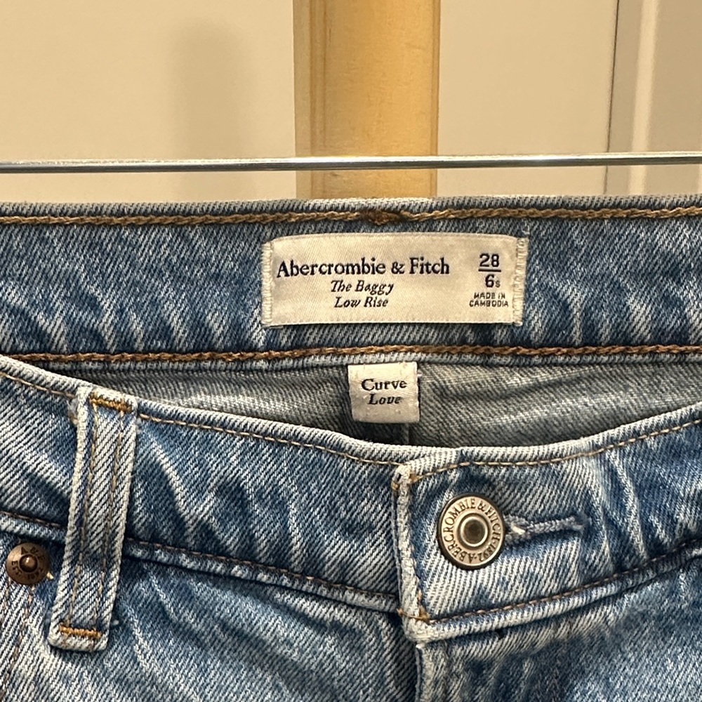 Abercrombie & Fitch Women's Light Blue Boyfriend Jeans